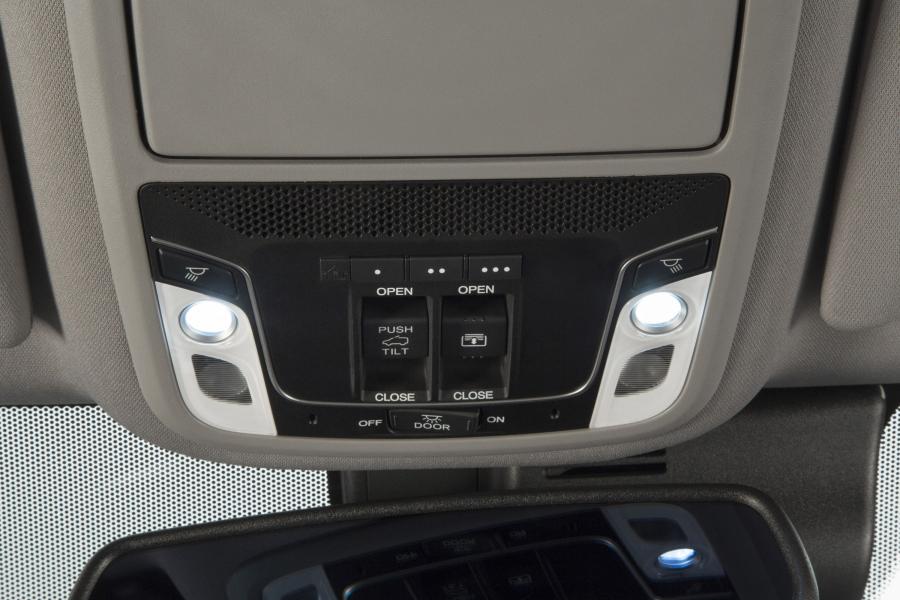 Детали интерьера Honda Pilot 2015 года  (фото 75 из 107)